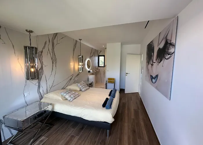 Carrare ヴィラ アグド